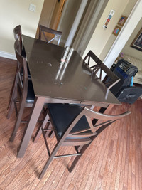 Dining table extendable   6 to 8 