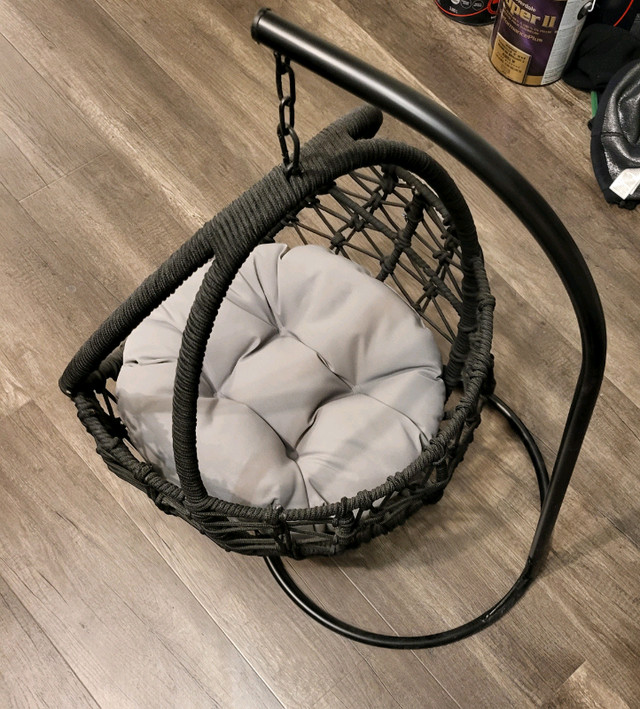 Hanging Chair for Cat or Dog in Accessories in Kamloops - Image 3