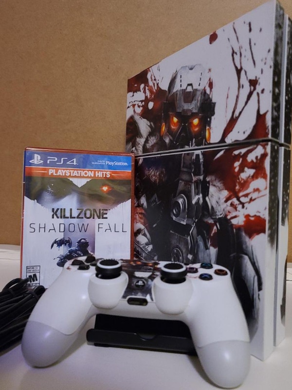 PS4 en parfait état Édition Limitée avec Design, Jeu + Sony