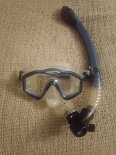 Body Glove Diving Goggles Mask & Snorkel Combo Set
