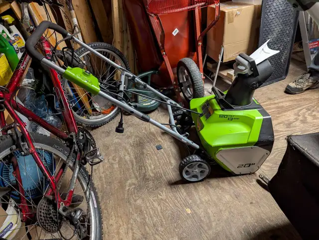 Greenworks electric snowblower   / Souffleuse à neige électrique in Snowblowers in Longueuil / South Shore - Image 4