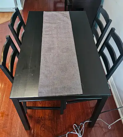 Dining table with 4 chairs Please text me
