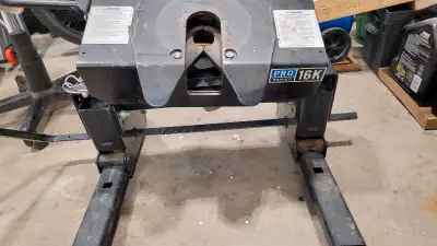 Reese Pro Series Slider 16K Hitch and pins (rails not included). Came with the truck, stored indoors...