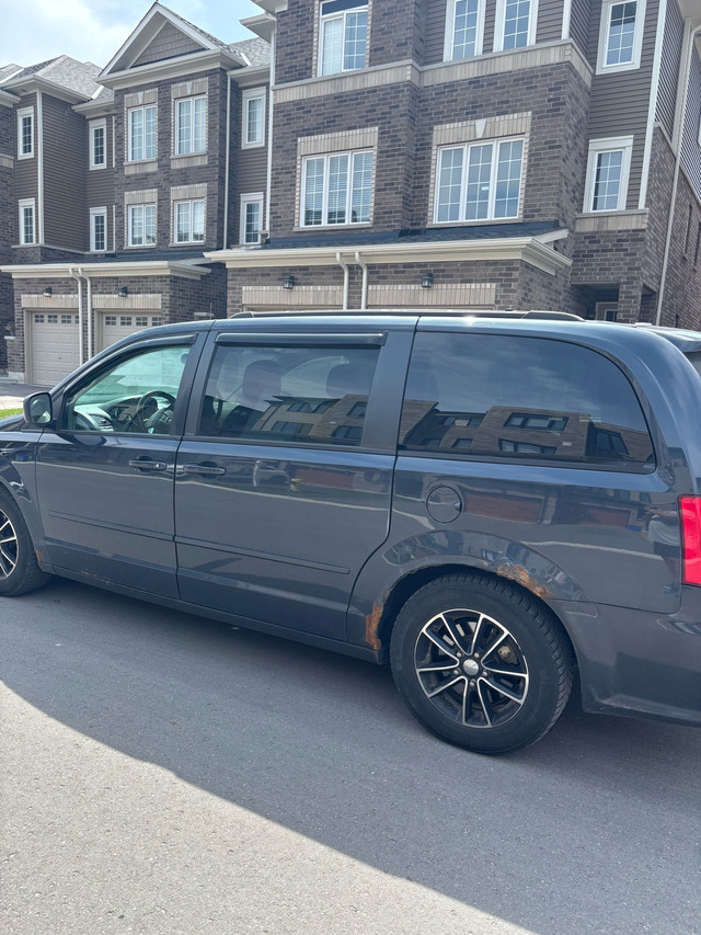 2013 Grand Caravan in Cars & Trucks in Barrie - Image 2