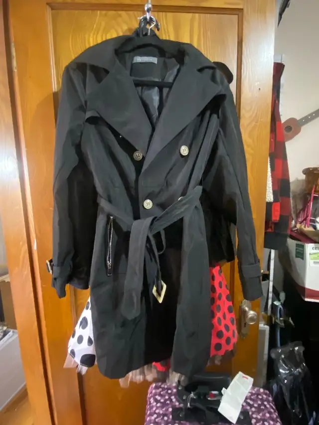 LOT de Trench-coats et manteau in Women's - Tops & Outerwear in Sherbrooke - Image 9