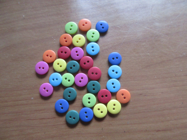 BUTTONS & BUTTON FORMS - for crafting, sewing, collecting in Hobbies & Crafts in Bedford
