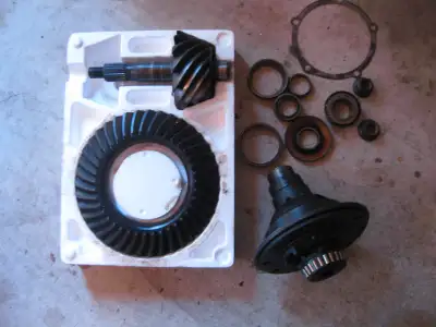 Ford nine-inch gear set and differential from a 1971 Ford Torino. 3:00 open. Has 62,000 miles on it....