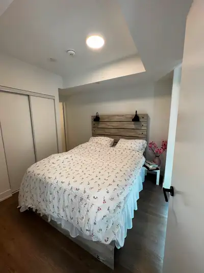 Furnished Room for Rent – All-Inclusive – Downtown Toronto, View more