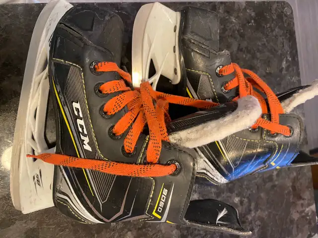 CCM 9080 Skates - Size 12 in Hockey in Winnipeg - Image 2