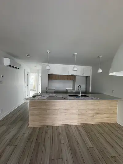 Grands 5 1/2 + À LOUER, GRANBY 3 chambres et un bureau 3e étage, 1700$ par mois DISPONIBLE POUR LE 1...