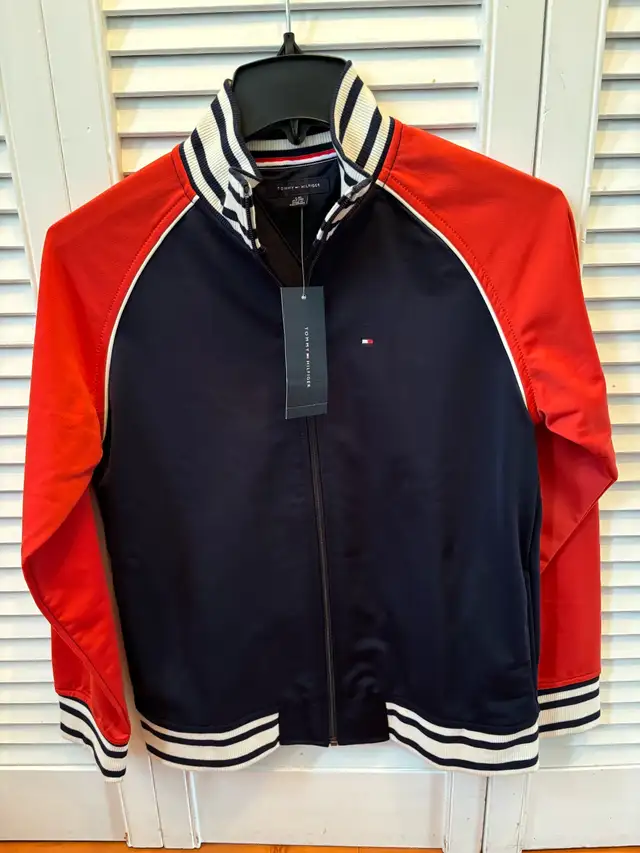 BNWT Tommy Hilfiger Boys spring/fall jacket Size large (12-14) in Kids & Youth in Oshawa / Durham Region - Image 2