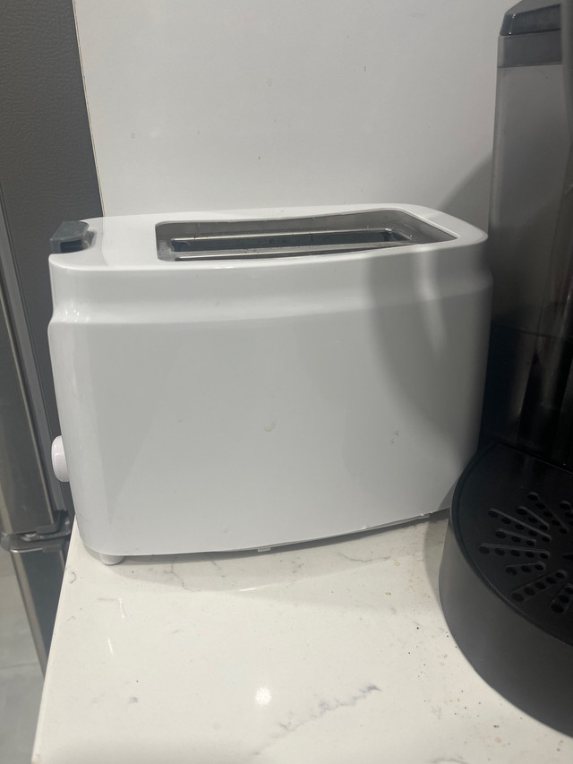 Toaster (2 slots) in Toasters & Toaster Ovens in Mississauga / Peel Region - Image 2