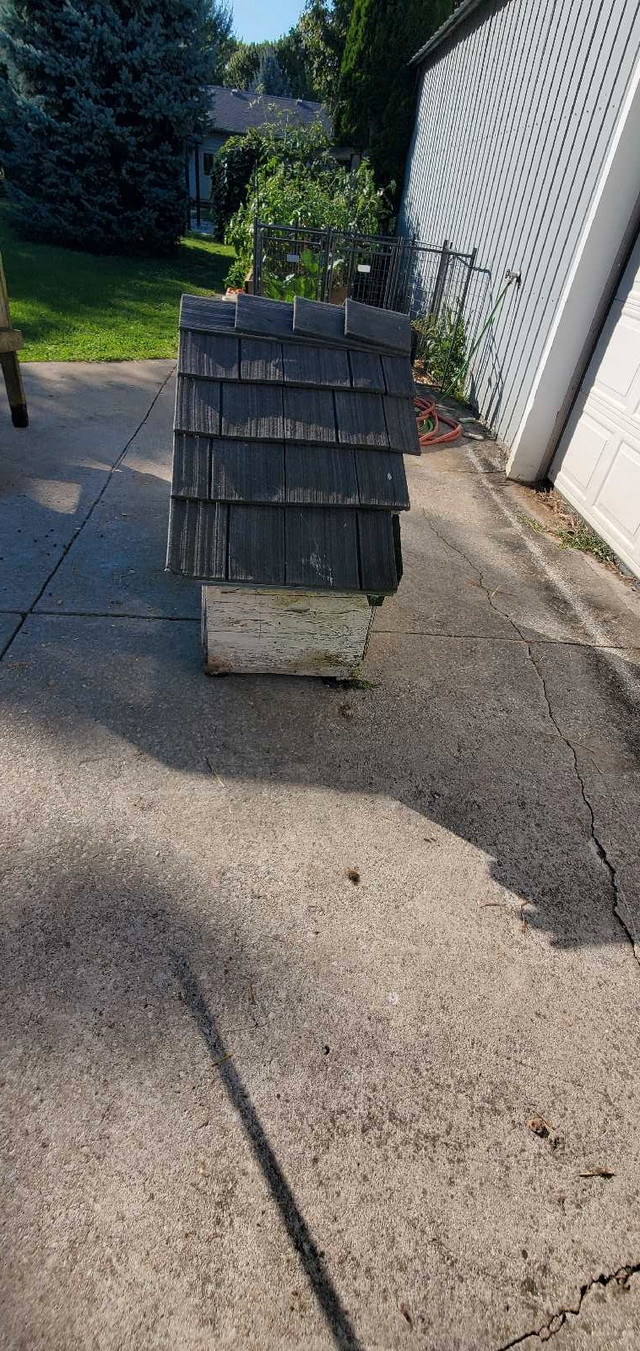 Dog House / Animal House FOR SALE in Accessories in Chatham-Kent - Image 3