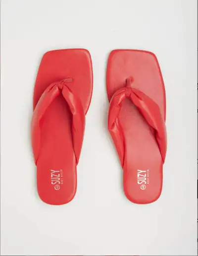 Not sure what to wear to the airport? How about on days you're going to the beach? This season, comp...