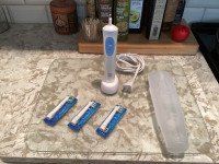 Oral B Electric Toothbruth