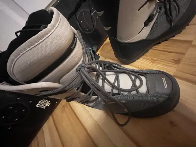 Women snowboard and boots in Snowboard in Calgary - Image 7