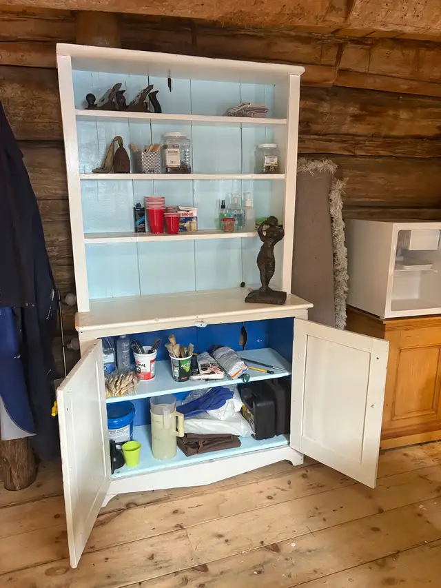 Antique Hutch in Hutches & Display Cabinets in Kawartha Lakes - Image 3