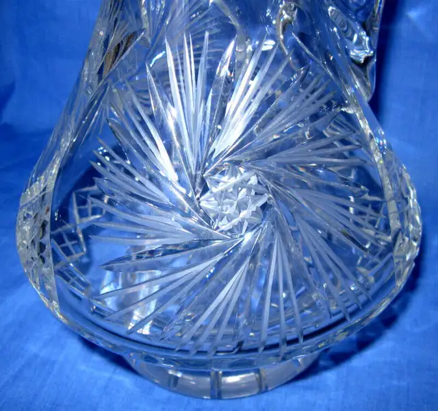 CARAFE  CRYSTAL VINTAGE PINWHEEL CRYSTAL DECANTER in Arts & Collectibles in West Island - Image 8