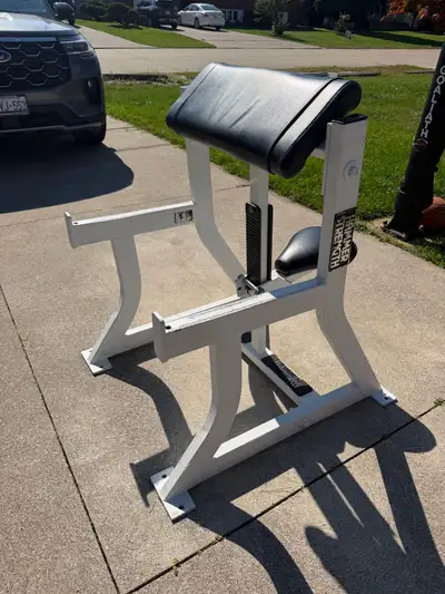 Hammer Strength Preacher Curl Bench, View more