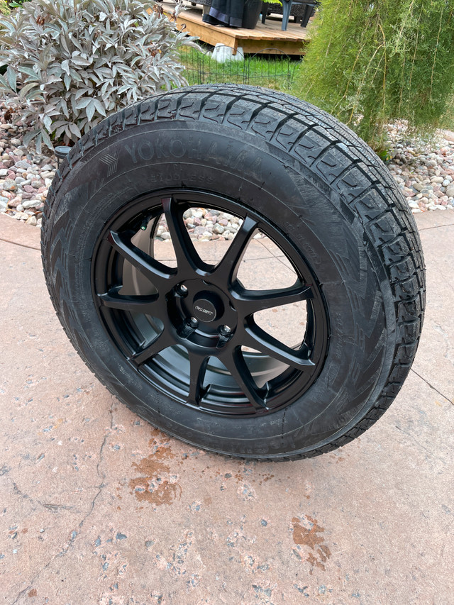 Winter Tires & Rims - Like New! Yokohama IceGUARD 215/70R16 in Tires & Rims in Ottawa - Image 2