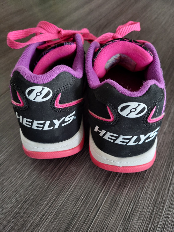 HEELY'S size 1 in Kids & Youth in Saskatoon - Image 4