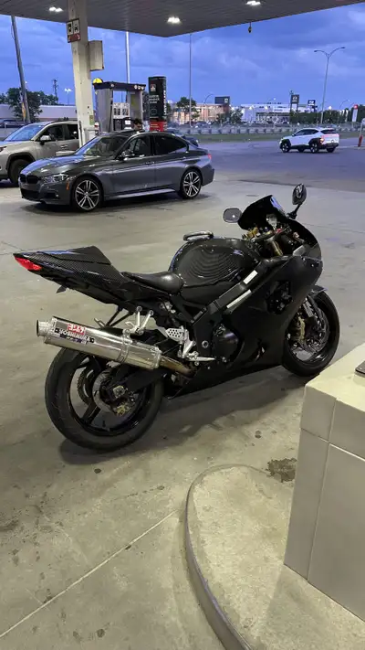 moto propre, roule bien, puissante et super fiable. toujours bien entretenue. RAW power j’ai un 2e k...