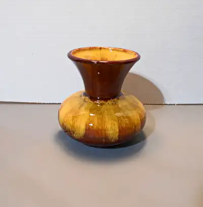 Vintage Blue Mountain Pottery Spittoon Shape Vase Harvest Gold Drip Cool BMP gold drip vase measurin...