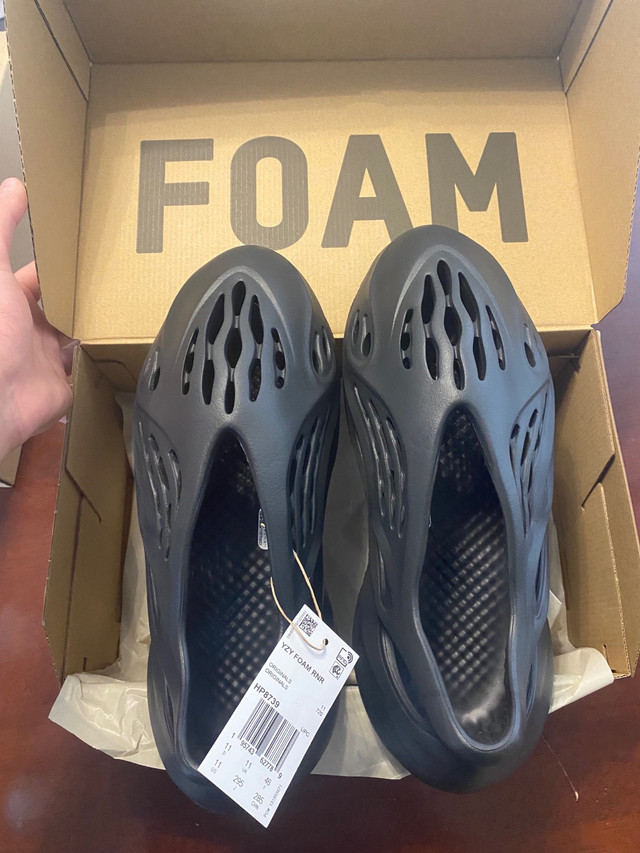 Yeezy foam runner onyx  in Men's Shoes in Markham / York Region - Image 3