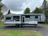 Fifth Wheel trailer