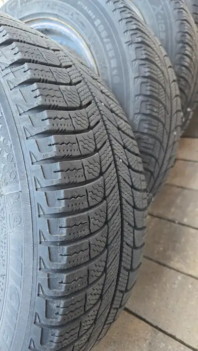 Set of 4 Michelin X-Ice winter tires on steel rims. • Size: 205/55R16 • Used 3 seasons • Good tread,...