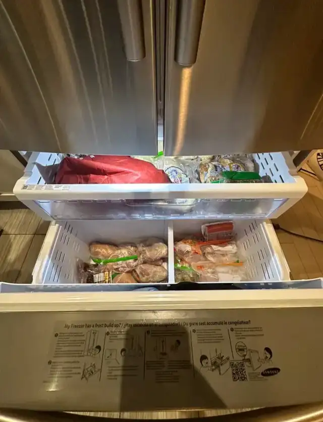 frigo Samsung  in Refrigerators in Sherbrooke - Image 4