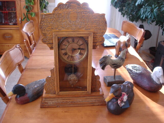 Horloge de foyer ou Pain d'épice avec réveil matin antique in Arts & Collectibles in Shawinigan
