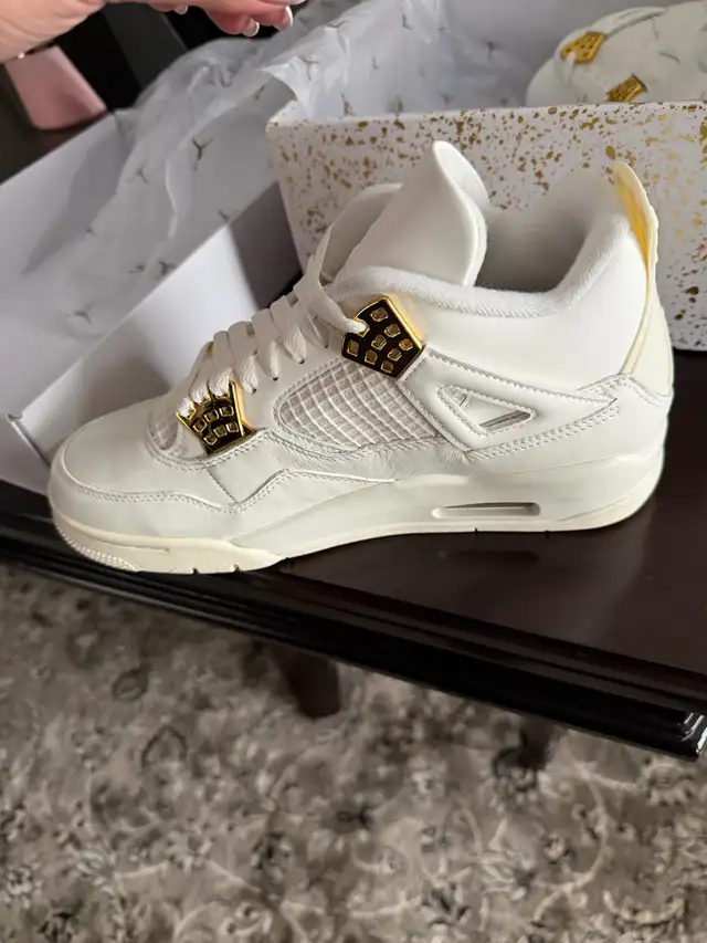 Air Jordan 4 Retro in Men's Shoes in Markham / York Region - Image 6