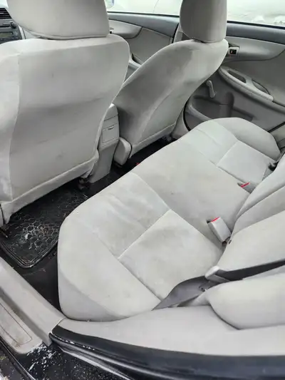 Toyota corolla en très bonne condition mécanique et esthétique pour son âge. Véhicule fiable, économ...