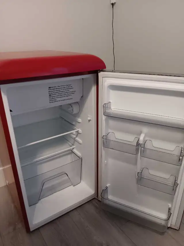 Mini Fridge in Refrigerators in Charlottetown - Image 3