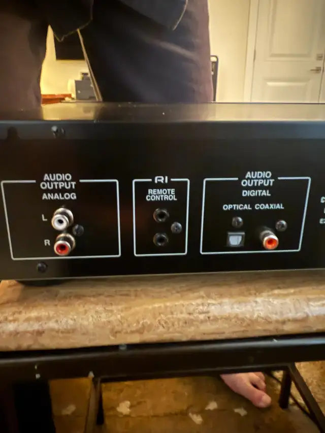  Onkyo C-7030 Audiophile CD Player – Like New (Black) in Stereo Systems & Home Theatre in Delta/Surrey/Langley - Image 6