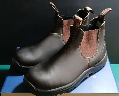 Blundstone Btough Brown CSA safety shoes, View more