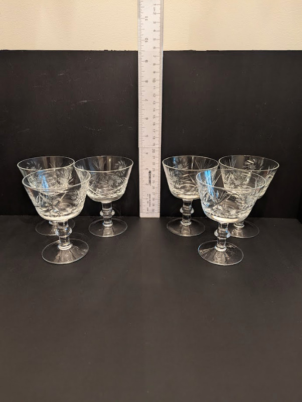 Pinwheel Crystal Glass Set in Kitchen & Dining Wares in City of Toronto - Image 3