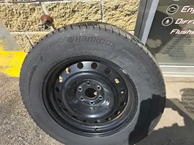 4x 275/60R20 XL - 115T 1032793 — Hankook Winter I*CEPT iZ3 X winter tires for sale. Tires come on 4...