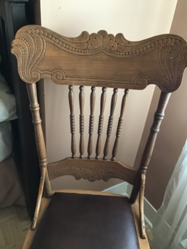 Chaise Antique dans Chaises, Fauteuils inclinables  à Drummondville