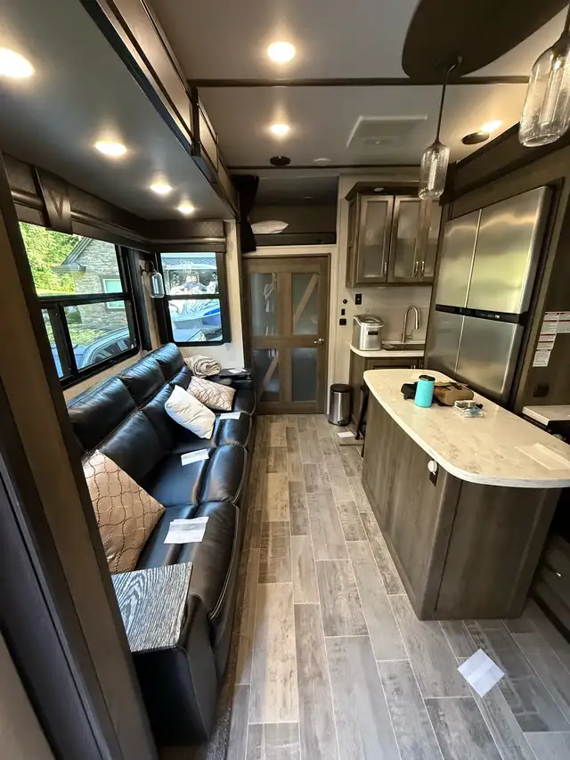 2019 Voltage 3655 Toy Hauler in RVs & Motorhomes in Burnaby/New Westminster - Image 11
