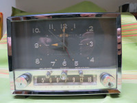 Radio Horloge Vintage Deco Bakelite noir et Chrome