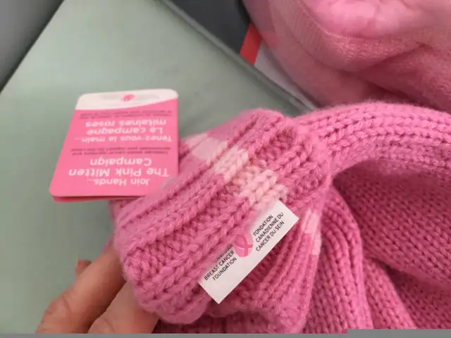 Sideline Sports Pink Soaker Skate Guards + Mitts + Pin Set in Skates & Blades in City of Toronto - Image 5