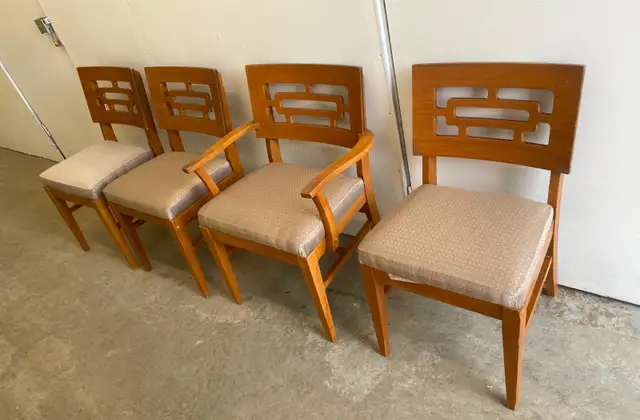 A set of 4 MCM vintage dining/cottage chairs (one armed), refurb in Dining Tables & Sets in City of Toronto - Image 3