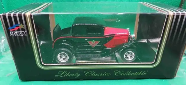 4 CANADIAN TIRE TOY TRUCKS -  1964 with SKIDOO / 1929 TOWING in Arts & Collectibles in Mississauga / Peel Region - Image 9