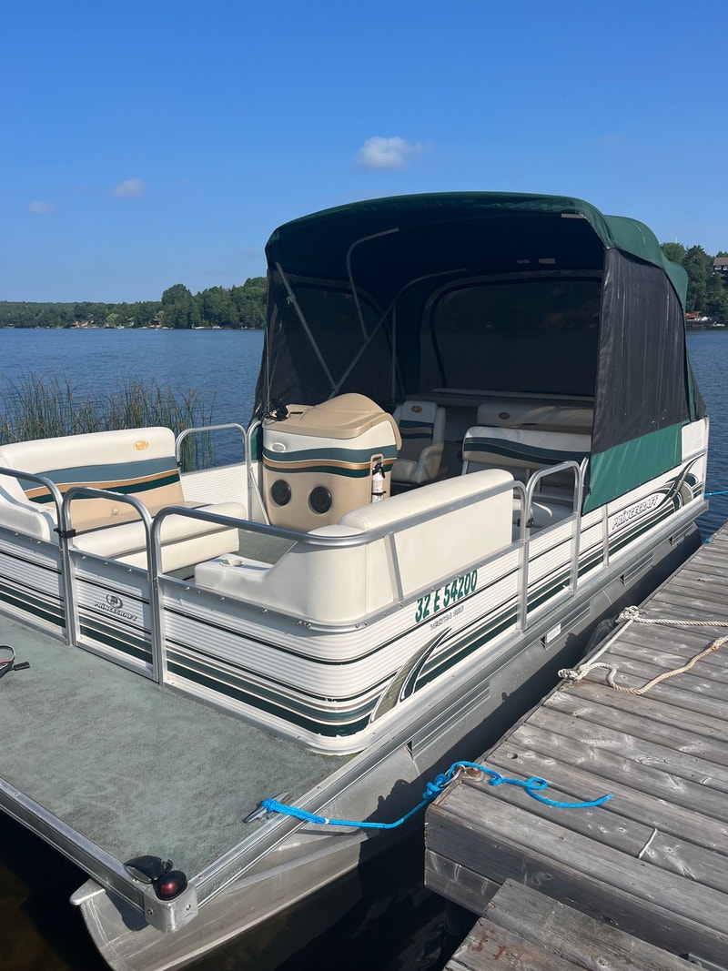 18 ft Pontoon boat, 50 hp Motor, trailer Powerboats & Motorboats