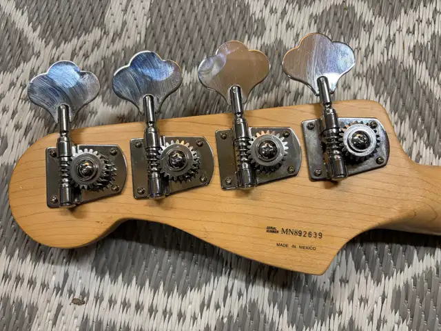 Bass Guitar in Guitars in Edmonton - Image 7