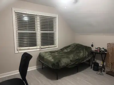 Ideal for Female Students or working professionals. - 5 mins to Fanshawe Main Campus, bus route down...