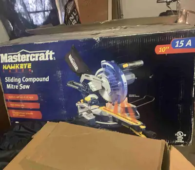 Get precise cuts every time with this Mastercraft 15 Amp 10-inch Sliding Compound Mitre Saw, a relia...