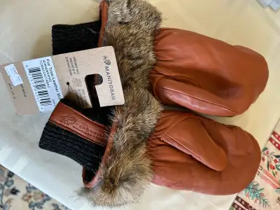 new with tags Manitobah fur trimmed mitts ladies s-m, View more